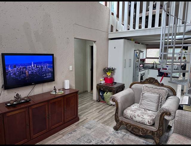 2 BEDROOM TOWNHOUSE FOR SALE IN SUNNINGHILL